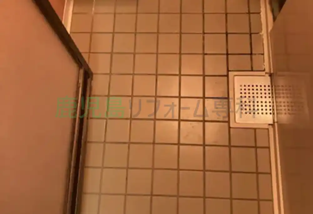 浴室の床材張り替え工事前