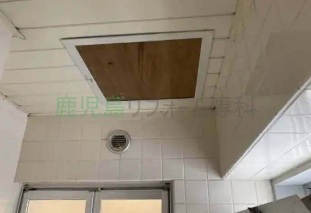 浴室の壁・床・天井張り替え工事前